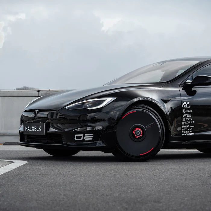Tesla Model S fitted with HALODISC 2 black wheel covers, front three-quarter view