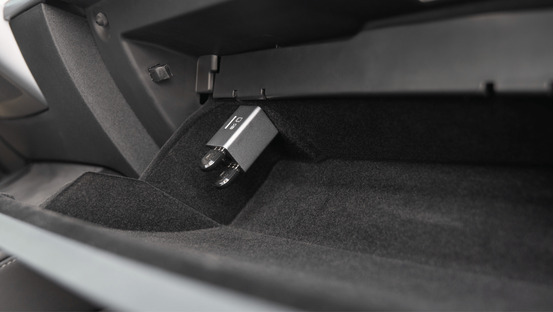 JOWUA 手套箱專用 3 Port 集線器 + 讀卡器