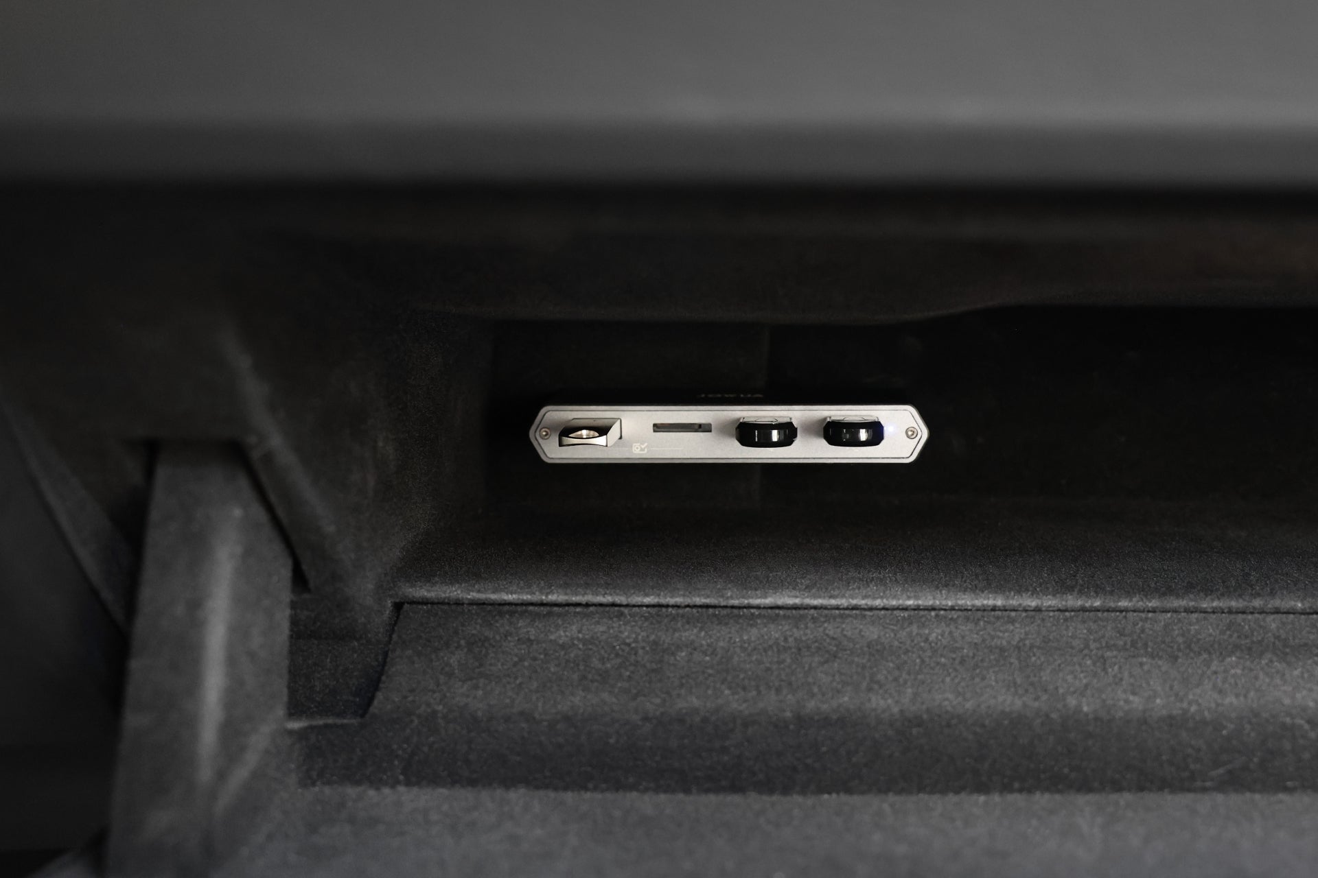 JOWUA Tesla雙用儲存HUB (讀卡器 & 原廠 USB) (Model S/X/Model 3煥新版 2024+/Cybertruck)