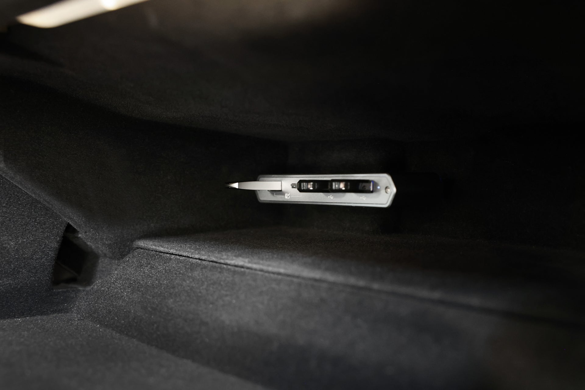 JOWUA Tesla雙用儲存HUB (讀卡器 & 原廠 USB) (Model S/X/Model 3煥新版 2024+/Cybertruck)